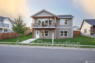 1902 Benjamin Ct in Lynden, WA - Building Photo - Building Photo