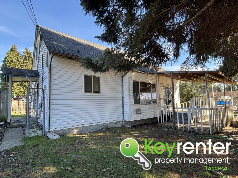 1541 S Ridgewood Ave in Tacoma, WA - Building Photo