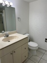 10229 NW 9th Street Cir, Unit 114-2 in Miami, FL - Foto de edificio - Building Photo