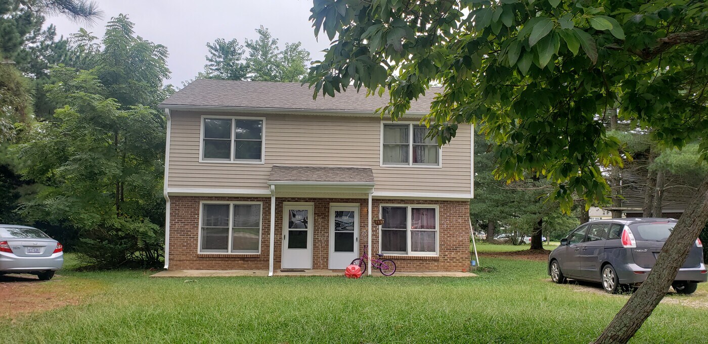 609 Smithdale Dr in Raleigh, NC - Foto de edificio