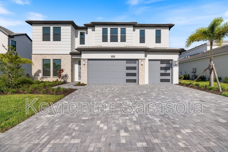 2609 Waterfront Cir in Sarasota, FL - Building Photo