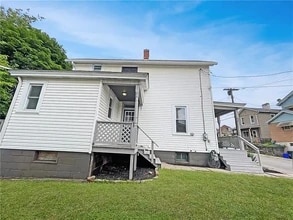 1320 8th Ave in New Brighton, PA - Foto de edificio - Building Photo