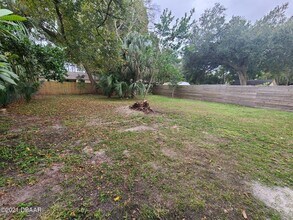 525 Blake Rd in South Daytona, FL - Building Photo - Building Photo