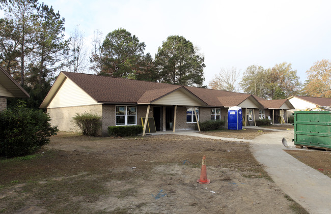 Plantation Apartments I & II in Richmond Hill, GA - Foto de edificio - Building Photo