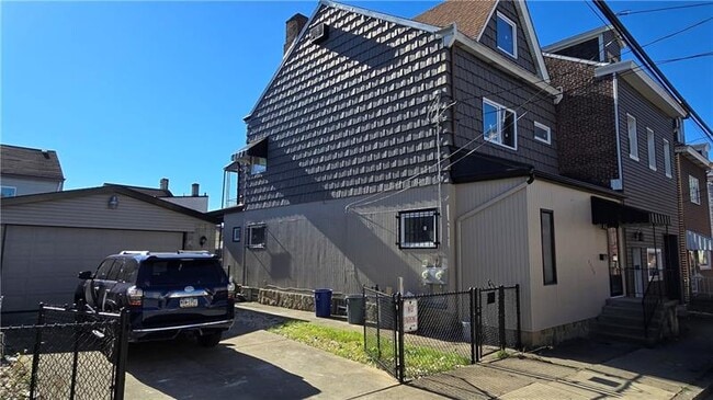 4560 Friendship Ave in Pittsburgh, PA - Building Photo - Building Photo