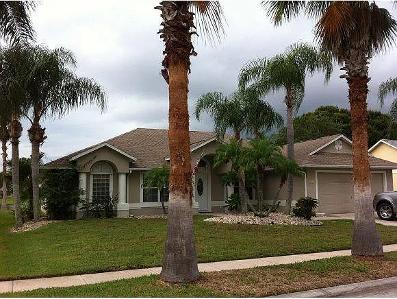 3341 Lakeview Cir in Melbourne, FL - Building Photo