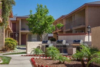 El Sereno Apartments in Pomona, CA - Building Photo - Building Photo