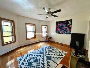 290 Boston Ave, Unit 2 in Medford, MA - Foto de edificio - Building Photo