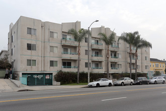 Crenshaw Court Apartments in Los Angeles, CA - Building Photo - Building Photo