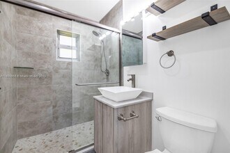 414 SE 4th Ave in Hallandale Beach, FL - Building Photo - Building Photo
