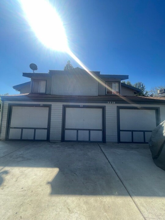3338 W Shields Ave in Fresno, CA - Foto de edificio