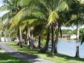 14501 N Kendall Dr in Miami, FL - Building Photo - Building Photo