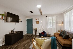 2001 N 61st Ave in Pensacola, FL - Building Photo