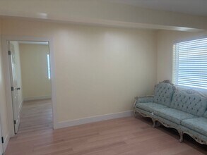 23335 Hartland St in Los Angeles, CA - Building Photo - Building Photo