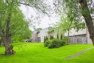 Creekside Townhomes in Oshawa, ON - Building Photo - Building Photo