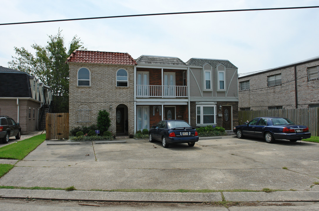 4804 Belle Dr in Metairie, LA - Foto de edificio