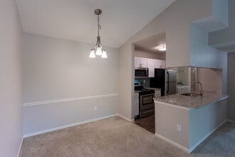Arbors of Montgomery in Cincinnati, OH - Foto de edificio - Interior Photo