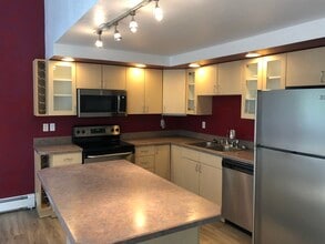 239 W Cook Ave in Anchorage, AK - Foto de edificio - Building Photo