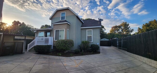 property at 515-517 E Main St