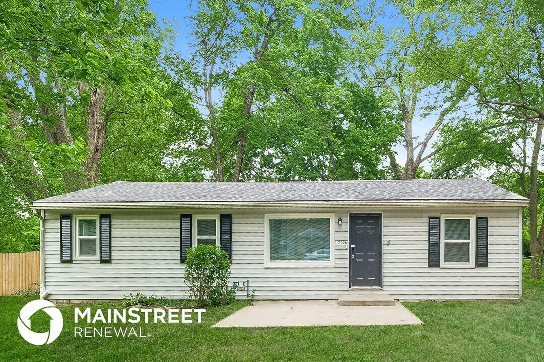 17228 Cerrito Dr in Belton, MO - Foto de edificio