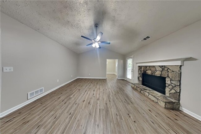 3013 Rockview Dr in Loganville, GA - Building Photo - Building Photo