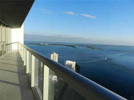 495 Brickell Ave in Miami, FL - Building Photo