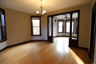 2320 W Armitage Ave, Unit Apt 1 in Chicago, IL - Building Photo - Building Photo