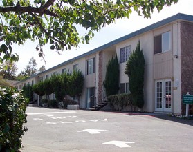 Vista Terrace Apartments in Vista, CA - Building Photo - Building Photo