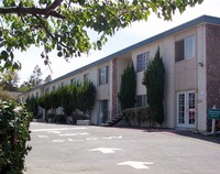 Vista Terrace Apartments in Vista, CA - Foto de edificio - Building Photo