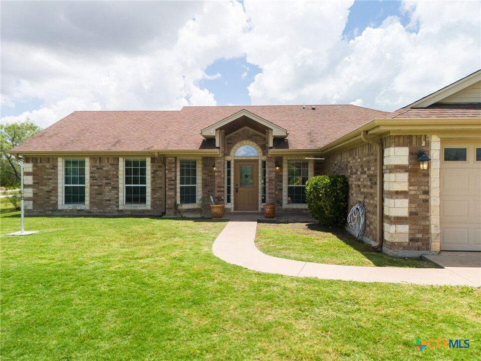 6060 3300 in Kempner, TX - Foto de edificio