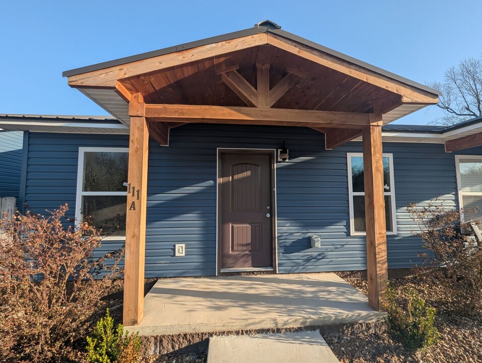 107 King George St in Batesville, AR - Building Photo
