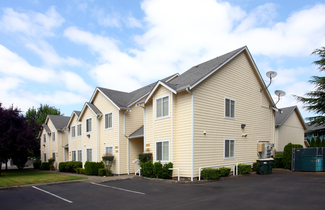 Golf Club Apartments in Lacey, WA - Building Photo