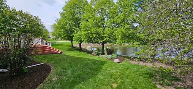 450 Rosewood Crossing in Lindenhurst, IL - Building Photo - Building Photo