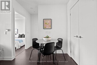 238 Simcoe St in Toronto, ON - Building Photo - Building Photo