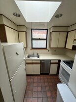 102 Gainsborough St, Unit 406E in Boston, MA - Building Photo
