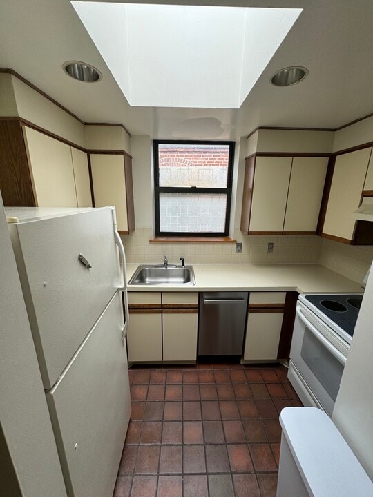 102 Gainsborough St, Unit 406E in Boston, MA - Building Photo