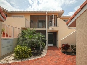 2462 Hidden Lake Dr in Naples, FL - Building Photo - Building Photo