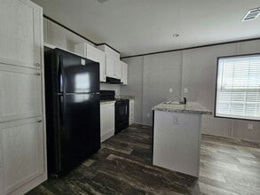 1042 Myakka Dr in North Fort Myers, FL - Building Photo - Building Photo