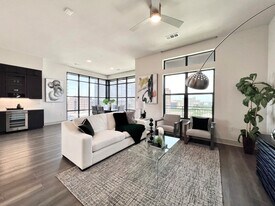 3330 Oak Grove Ave, Unit 1302 in Dallas, TX - Building Photo