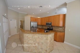 10240 NW 52nd St in Coral Springs, FL - Foto de edificio - Building Photo