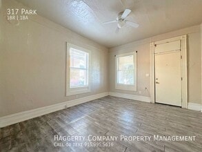 900 E Baltimore Dr in El Paso, TX - Foto de edificio - Building Photo