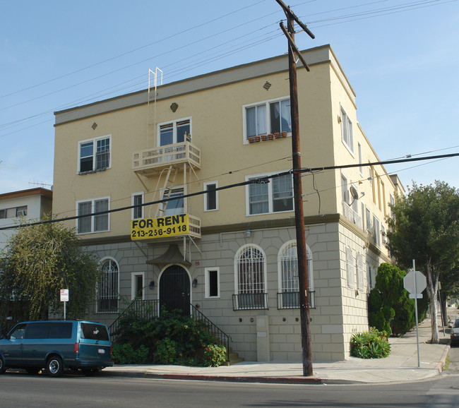 300 N Bonnie Brae St in Los Angeles, CA - Foto de edificio - Building Photo