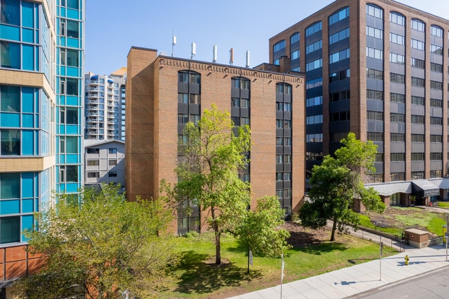 Neff Apartments in Calgary, AB - Building Photo - Building Photo