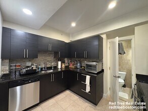 1203 Beacon St, Unit 6 in Brookline, MA - Building Photo - Building Photo