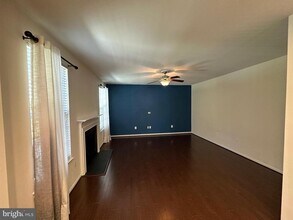 16010 Eagle Feather Dr in Woodbridge, VA - Building Photo - Building Photo