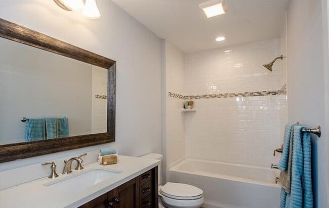 777 N Main St in West Hartford, CT - Foto de edificio - Building Photo