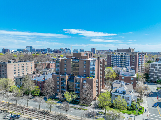 The Atrium Condominiums in Brookline, MA - Foto de edificio - Building Photo