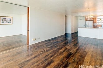 1015 Ala Napunani St in Honolulu, HI - Building Photo - Building Photo