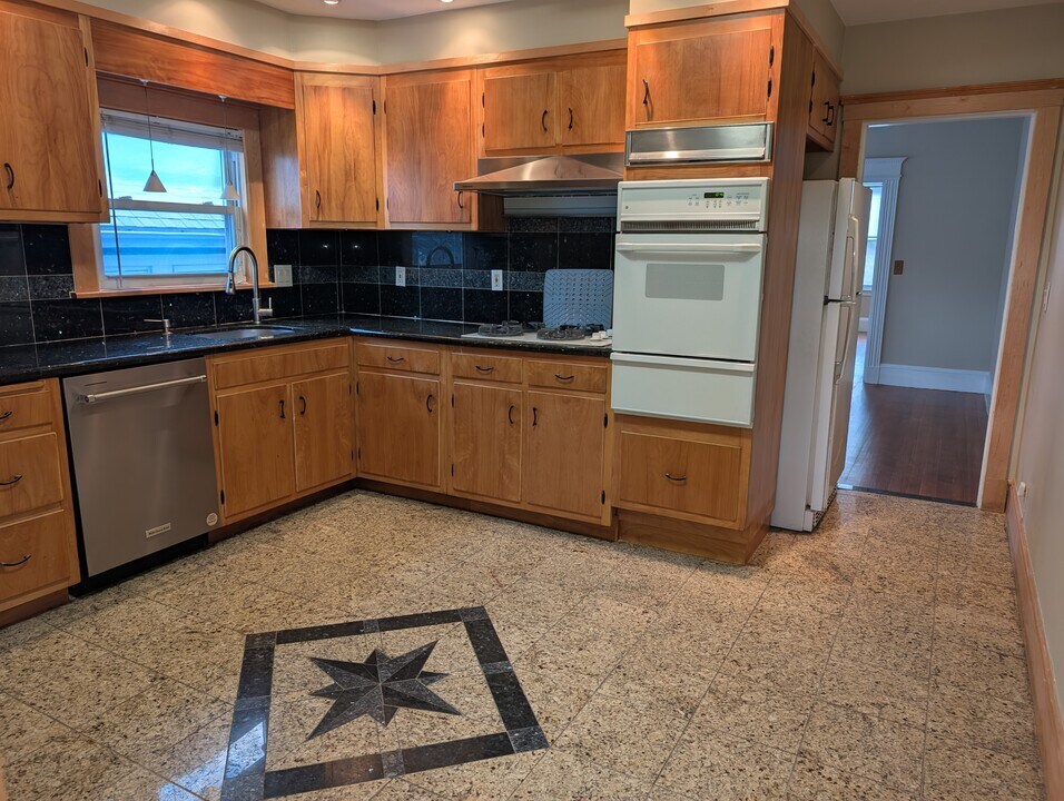 759 Boylston St, Unit 2 in Chestnut Hill, MA - Foto de edificio