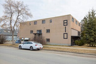 810 2 St NE in Calgary, AB - Building Photo